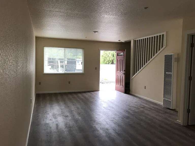 2750 Central Ave — Photo 4