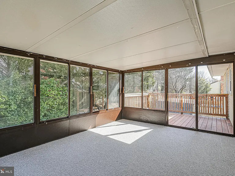 510 Retford Dr — Photo 11