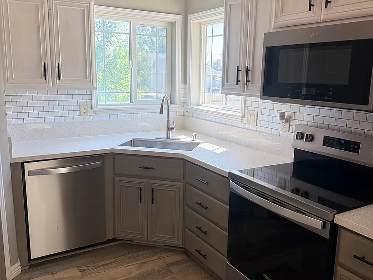 1408 Lauren Ln — Photo 8
