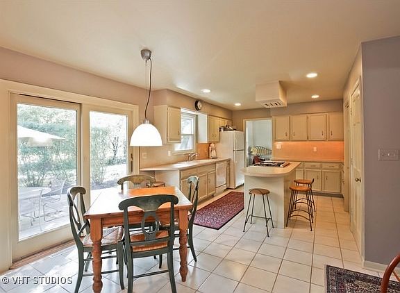 3rd image of 285 Shires Ln N