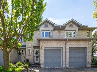 1 Royalwood Ct #15, Hamilton, ON L8E4Y1
