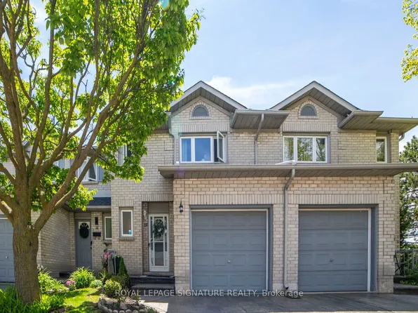 1 Royalwood Ct #15, Hamilton, ON L8E 4Y1