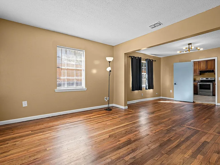 213 Book Ave — Photo 4