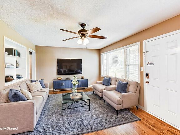 4th image of 111 Meadowood Ave