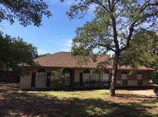 105 Oak Ct, Runaway Bay, TX 76426