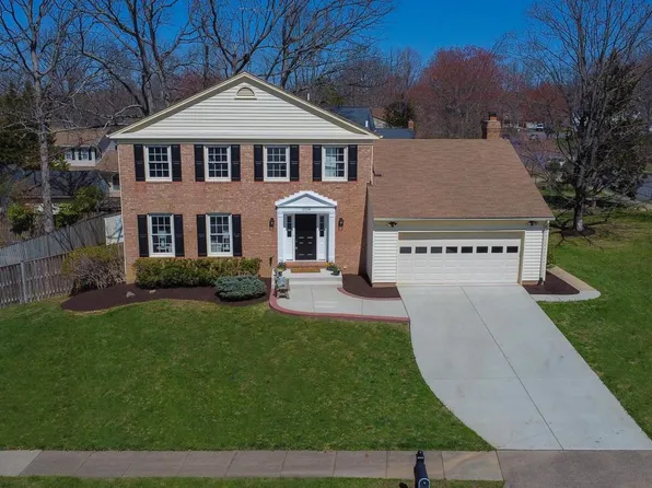 12034 Cheviot Dr, Herndon, VA 20170