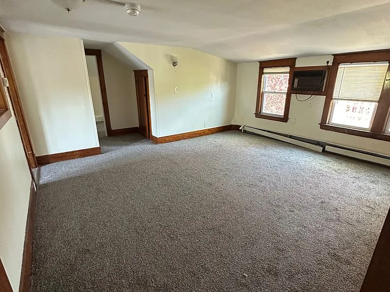 33 Bangor St — Photo 2