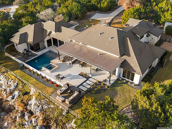 2nd image of 121 Greystone Pt
