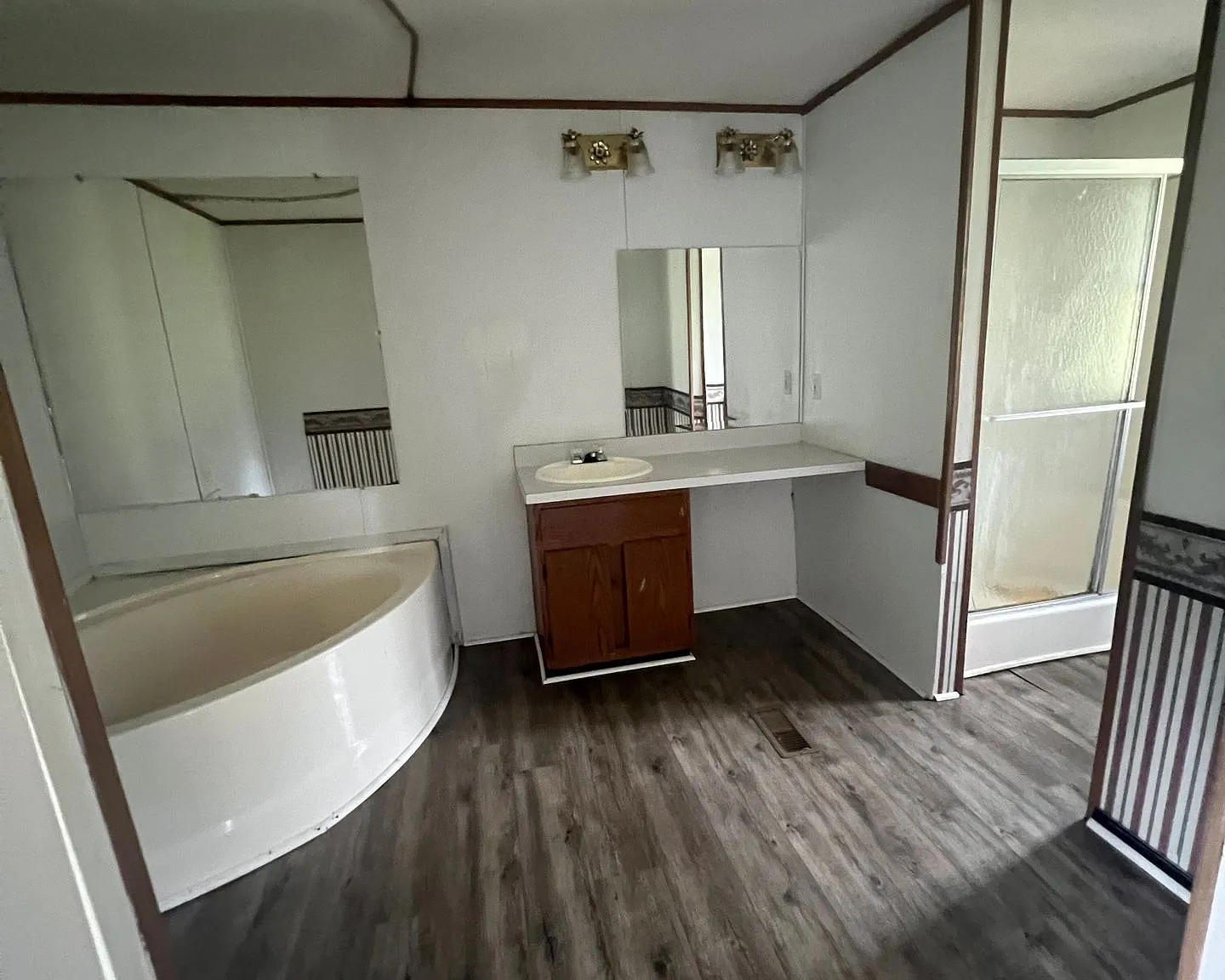 3 bed, 1216 sqft, $1,100 — Photo 2