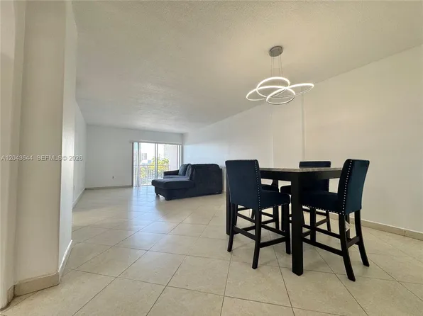 400 Kings Point Dr, Sunny Isles Beach, FL