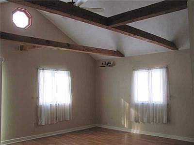 3rd image of 1326 Powell Ave