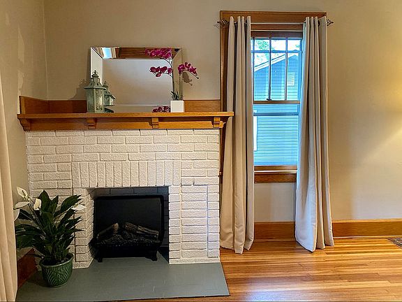 Decorative fireplace 