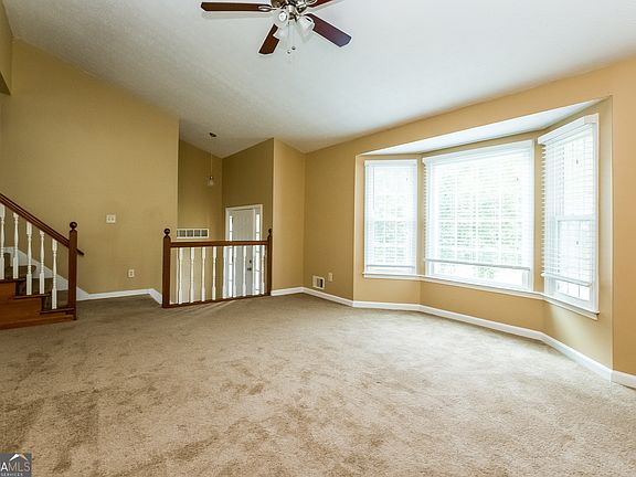 4th image of 379 Nottingham Dr