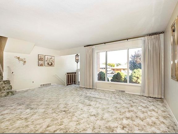 5th image of 5701 Hollywood Dr