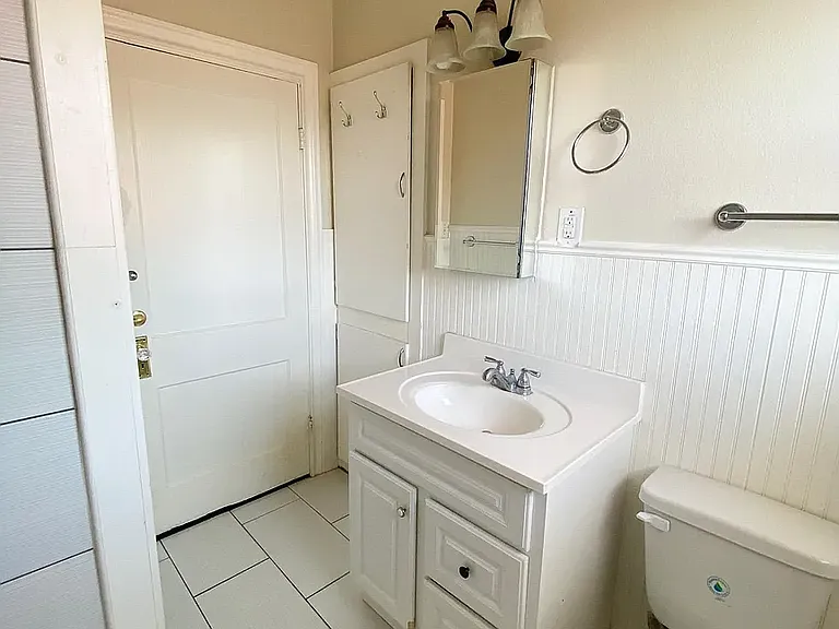 2053 W Gramercy Pl #1 — Photo 18