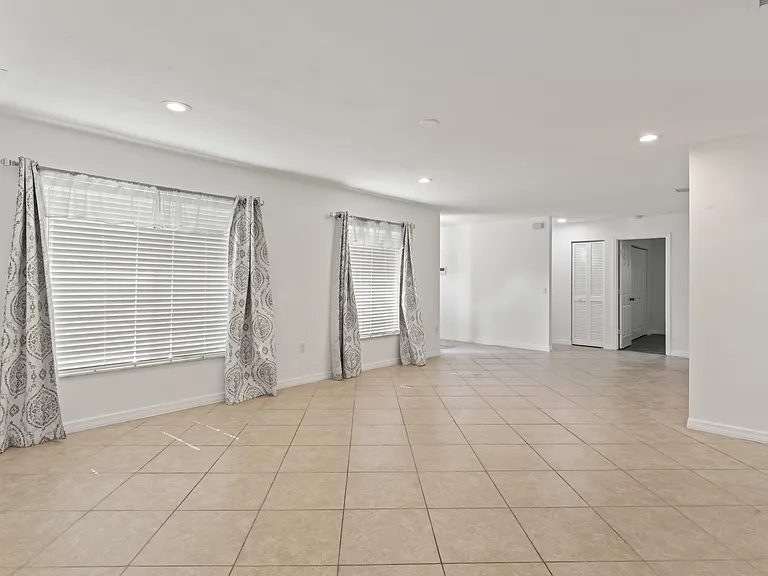 4404 Meadow Creek Cir — Photo 9