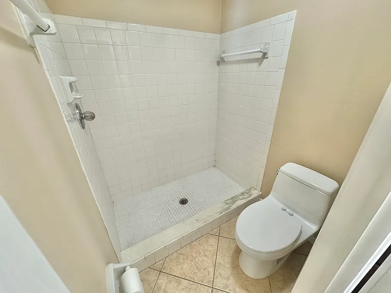5002 Seneca Ave — Photo 11