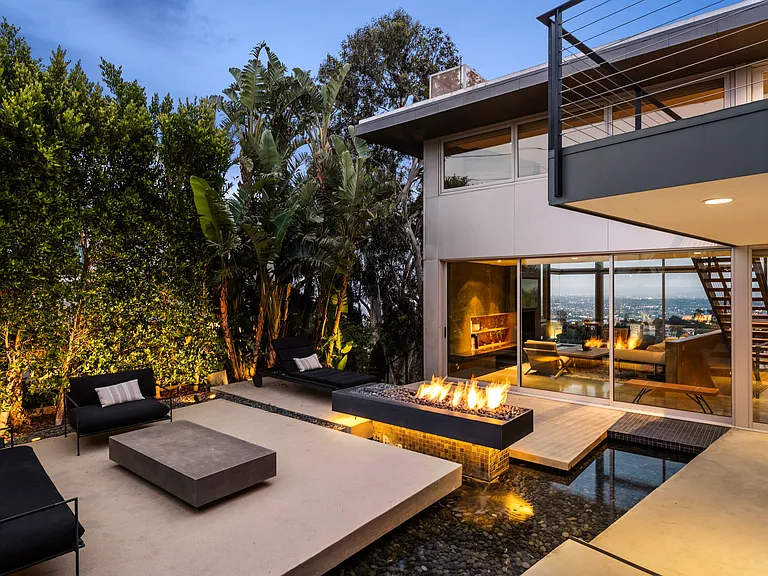 Modern hillside residence with Zen aesthetics and seamless indoor-outdoor flow.