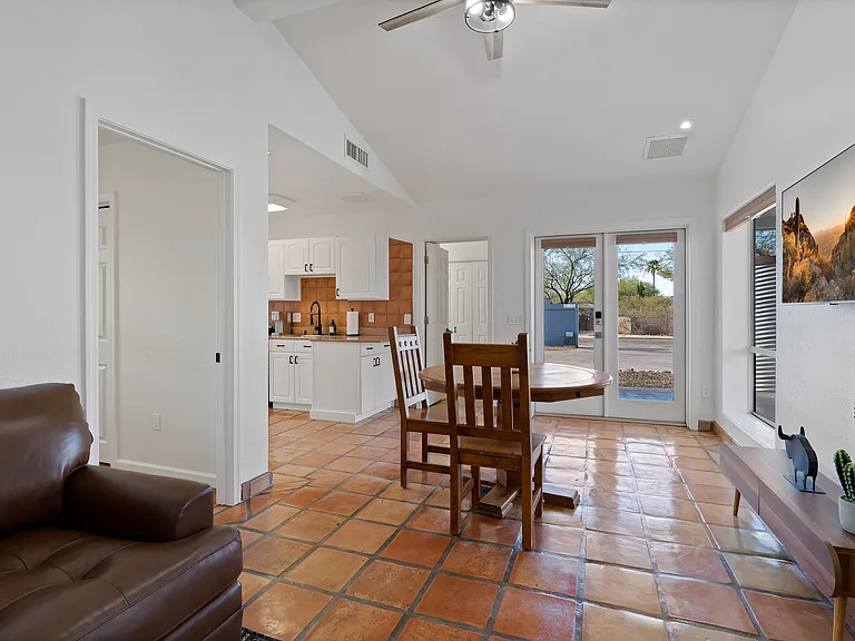 1410 E Waverly St #G — Photo 5