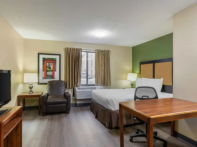 Studio Suite - 1 Queen Bed