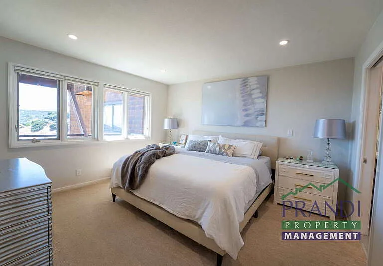 1478 Vistazo St W — Photo 14