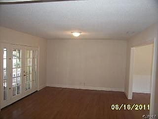 3rd image of 919 Emerson Pl