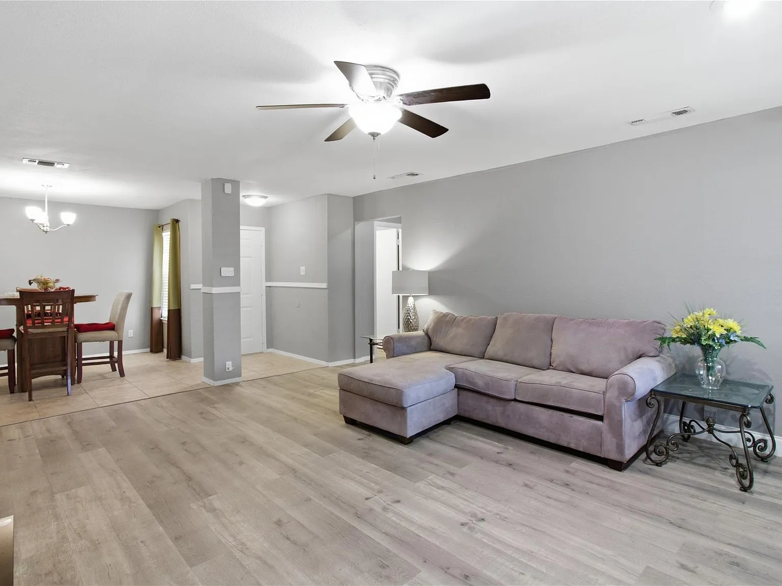 3 bed, 2.0 bath, 1438 sqft, $1,300 — Photo 3