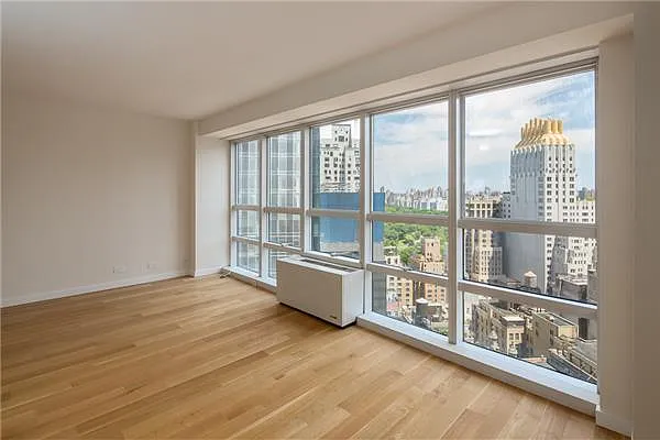 Sold by Macklowe Investment Properties | media 1