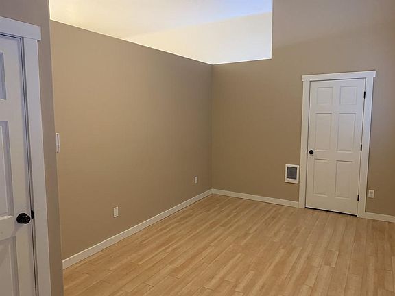 5th image of 225 Milwaukee Dr N #B