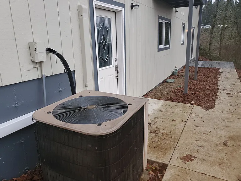 990 Mountain View Rd — Photo 1