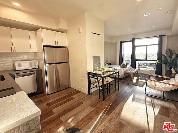 5th image of 723 S Saint Andrews Pl #504
