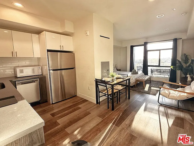 723 S Saint Andrews Pl #504 — Photo 5