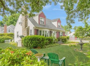 2952 W Shore Rd, Warwick, RI 02886