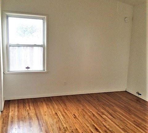 4th image of 935 Harwood St