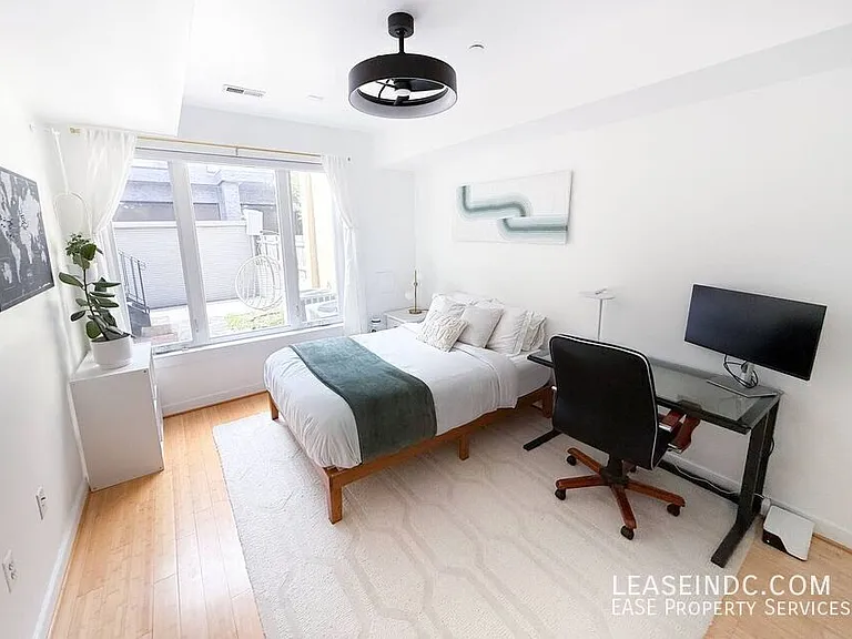 233 R St NE #A — Photo 12