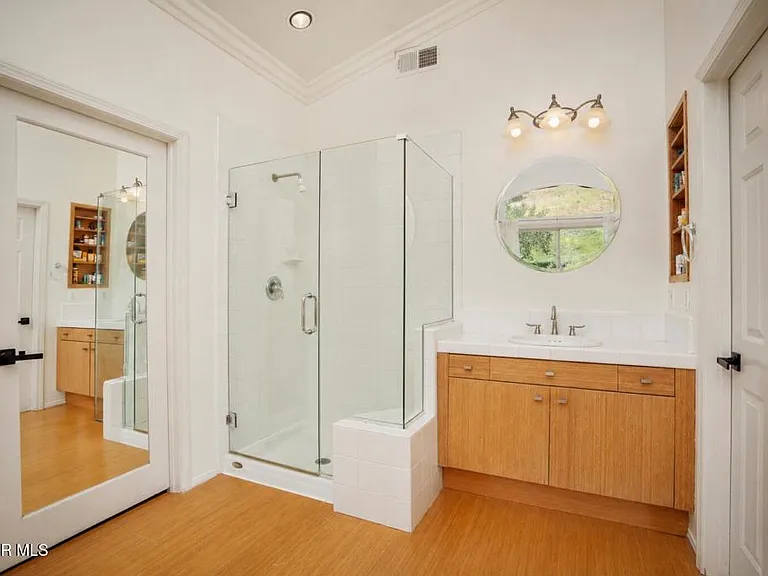 1004 Lambourne Pl — Photo 29