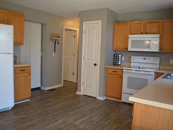 5th image of 5563 Pierce Ln