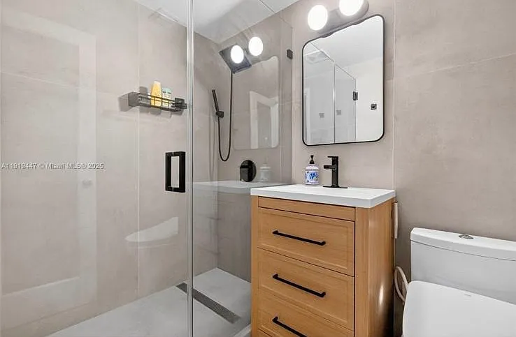 2445 Lake Pancoast Dr #4 — Photo 10