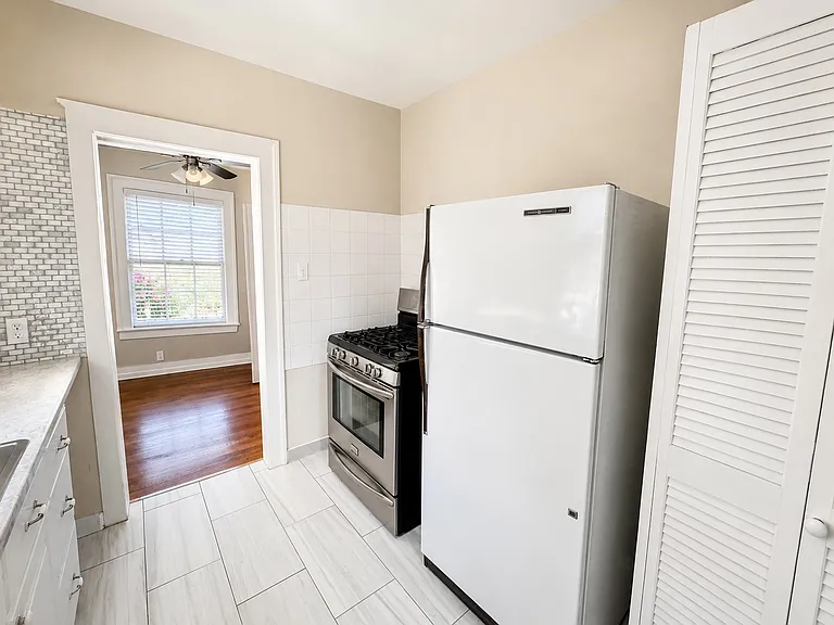 1209 N Carroll Ave — Photo 4