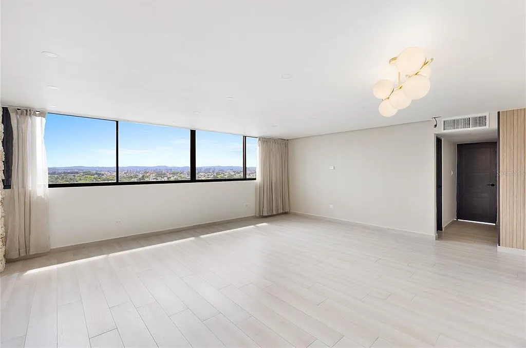 3 bed, 2.0 bath, 1163 sqft, $2,850 — Photo 2