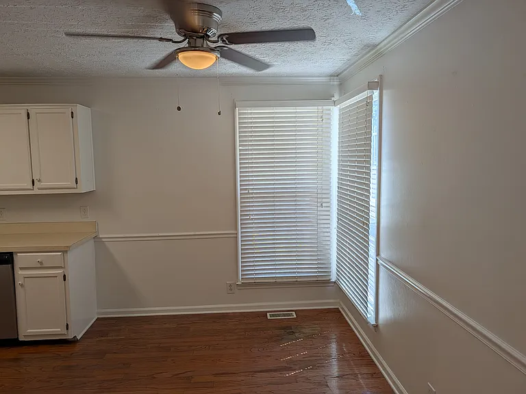 102 Post Oak Rd — Photo 13