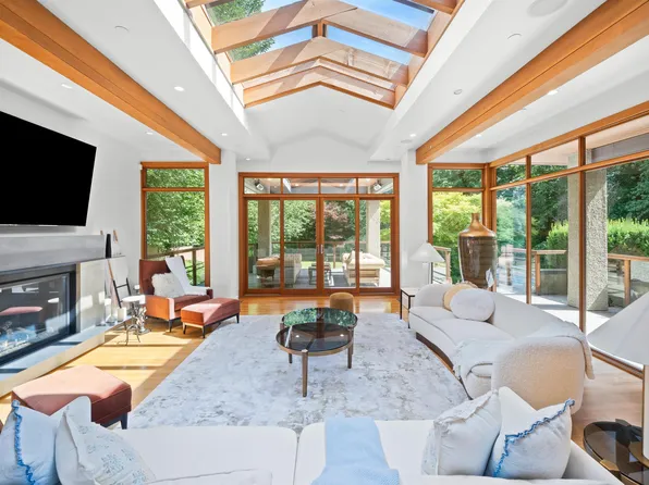 510 Eastcot Rd, West Vancouver, BC V7S 1E4