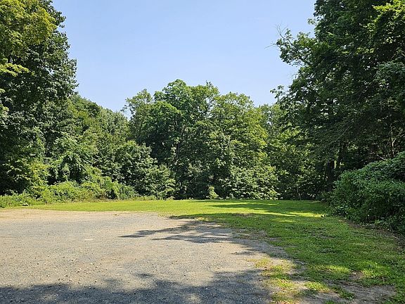 2nd image of 3 Lyman Rd