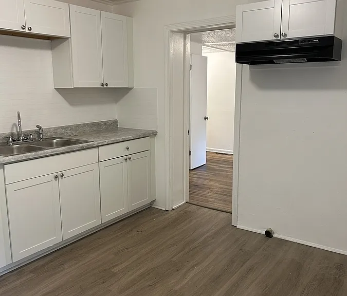 1006 William Dr — Photo 3