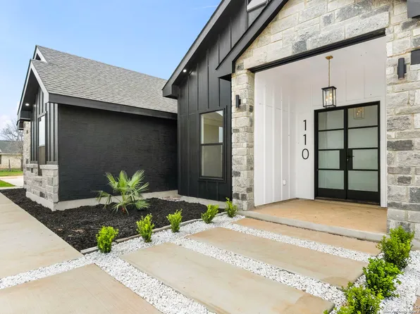110 County Road 157, Floresville, TX 78114