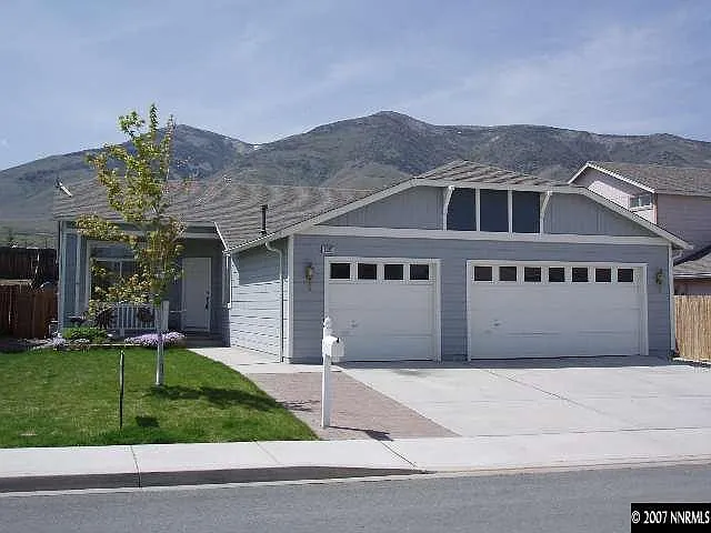3 bed, 1446 sqft, $2,400 — Photo 2