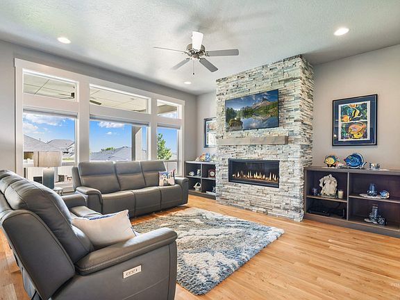 2nd image of 552 W Buroak Dr