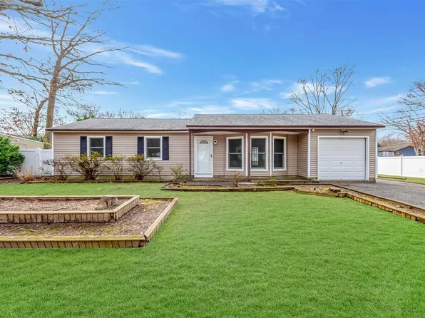 2 Henry Street, Centereach, NY 11720