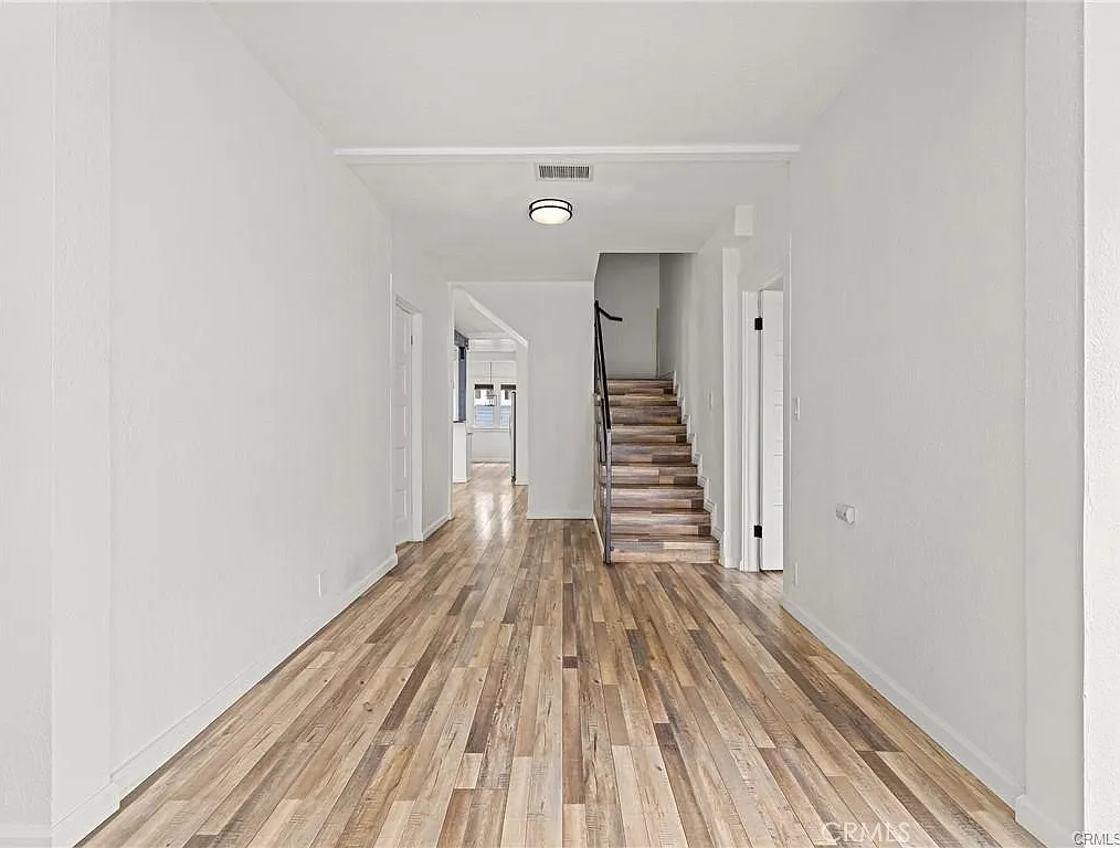 3 bed, 2353 sqft, $3,750 — Photo 3