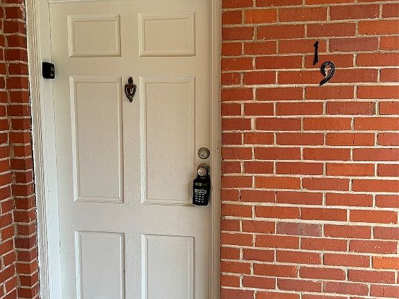 3rd image of 19 Bradley Dr